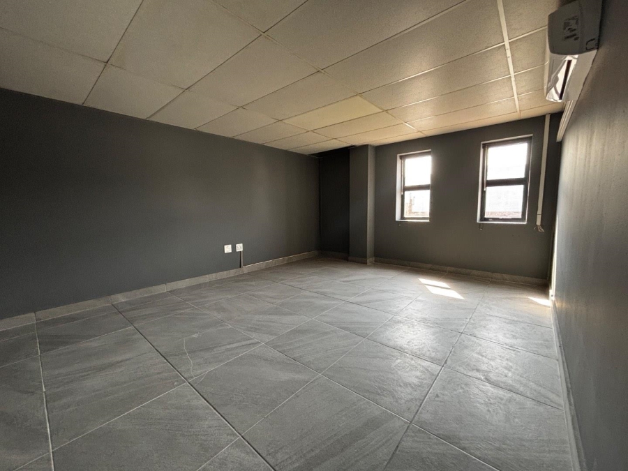 To Let commercial Property for Rent in Killarney Gardens Western Cape